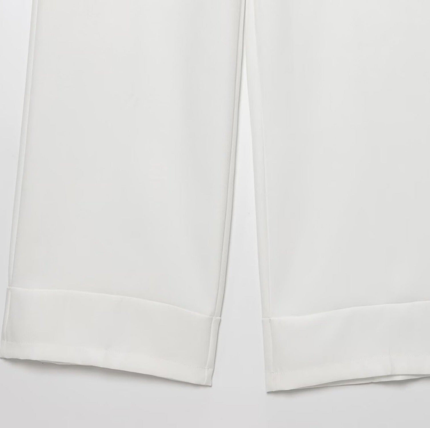 Women’s White High-Waisted Belted Rolled Hem Shorts